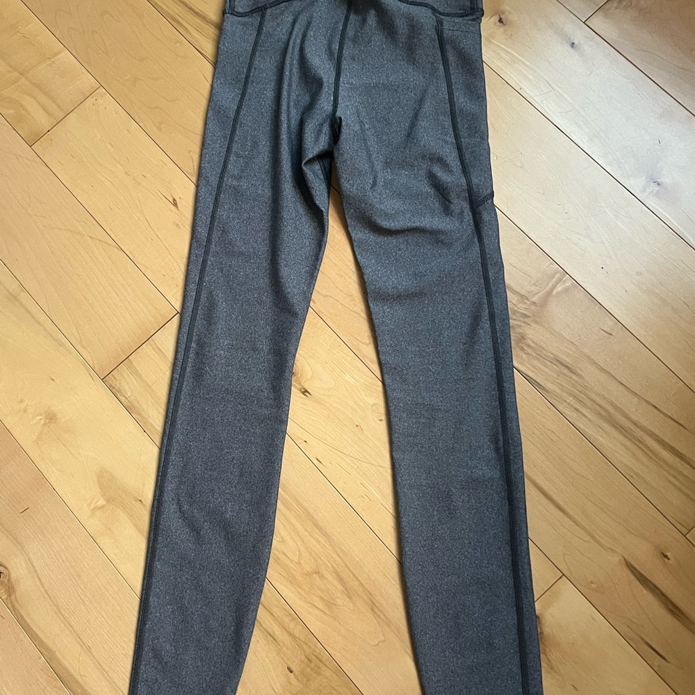 Under Armour HeatGear Leggings, size XS - Picture 6 of 8